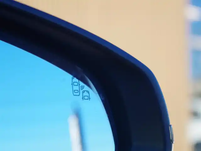 プジョー ３００８ GT ブルー HDi 埼玉県 2018(平30)年 4.6万km 青 ブラックレザーシート /アダプティブクルーズコントロール/スライディングルーフ /ファーストクラスパッケージ /CarPlay /Bluetooth/パークセンサー /ブラインドスポットモニター /全周囲カメラ /純正ナビ /ドラレコ /ETC /シートHI /シートメモリー機能