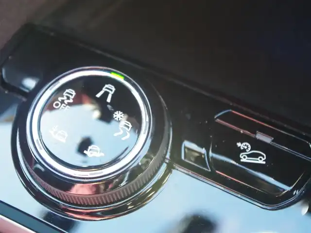 プジョー ３００８ GT ブルー HDi 埼玉県 2018(平30)年 4.6万km 青 ブラックレザーシート /アダプティブクルーズコントロール/スライディングルーフ /ファーストクラスパッケージ /CarPlay /Bluetooth/パークセンサー /ブラインドスポットモニター /全周囲カメラ /純正ナビ /ドラレコ /ETC /シートHI /シートメモリー機能