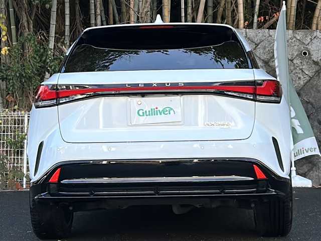 レクサス ＲＸ 350 Fスポーツ 京都府 2023(令5)年 2.8万km ホワイトノーヴァガラスフレーク ワンオーナー/純正ナビ/・フルセグTV/BT/Miracast/バックカメラ/パノラミックビューモニター/クルーズコントロール/サンルーフ/ビルトインETC2.0/アドバンスドパーク/プリクラッシュセーフティ/BSM/PDA/車線逸脱防止装置/コーナーセンサー/アイドリングストップ/ダウンヒルアシストコントロール/4WD/メモリーパワーシート/シートヒーター/エアシート/ステアリングヒーター/ステアリングスイッチ/パドルシフト/パワーバックドア/電動パーキングブレーキ/ブレーキホールド/プッシュスタート/純正ドアバイザー/純正フロアマット/保証書＆取説/スマートキースペア