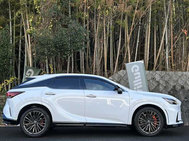 レクサス ＲＸ 350 Fスポーツ 京都府 2023(令5)年 2.8万km ホワイトノーヴァガラスフレーク ワンオーナー/純正ナビ/・フルセグTV/BT/Miracast/バックカメラ/パノラミックビューモニター/クルーズコントロール/サンルーフ/ビルトインETC2.0/アドバンスドパーク/プリクラッシュセーフティ/BSM/PDA/車線逸脱防止装置/コーナーセンサー/アイドリングストップ/ダウンヒルアシストコントロール/4WD/メモリーパワーシート/シートヒーター/エアシート/ステアリングヒーター/ステアリングスイッチ/パドルシフト/パワーバックドア/電動パーキングブレーキ/ブレーキホールド/プッシュスタート/純正ドアバイザー/純正フロアマット/保証書＆取説/スマートキースペア