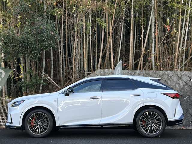 レクサス ＲＸ 350 Fスポーツ 京都府 2023(令5)年 2.8万km ホワイトノーヴァガラスフレーク ワンオーナー/純正ナビ/・フルセグTV/BT/Miracast/バックカメラ/パノラミックビューモニター/クルーズコントロール/サンルーフ/ビルトインETC2.0/アドバンスドパーク/プリクラッシュセーフティ/BSM/PDA/車線逸脱防止装置/コーナーセンサー/アイドリングストップ/ダウンヒルアシストコントロール/4WD/メモリーパワーシート/シートヒーター/エアシート/ステアリングヒーター/ステアリングスイッチ/パドルシフト/パワーバックドア/電動パーキングブレーキ/ブレーキホールド/プッシュスタート/純正ドアバイザー/純正フロアマット/保証書＆取説/スマートキースペア
