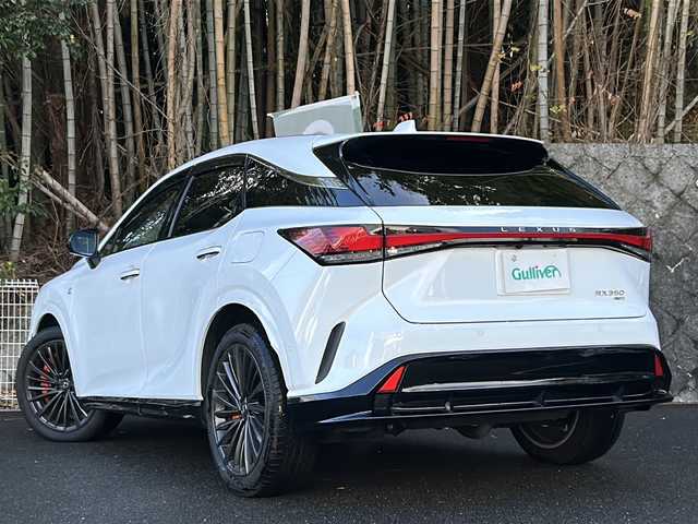 レクサス ＲＸ 350 Fスポーツ 京都府 2023(令5)年 2.8万km ホワイトノーヴァガラスフレーク ワンオーナー/純正ナビ/・フルセグTV/BT/Miracast/バックカメラ/パノラミックビューモニター/クルーズコントロール/サンルーフ/ビルトインETC2.0/アドバンスドパーク/プリクラッシュセーフティ/BSM/PDA/車線逸脱防止装置/コーナーセンサー/アイドリングストップ/ダウンヒルアシストコントロール/4WD/メモリーパワーシート/シートヒーター/エアシート/ステアリングヒーター/ステアリングスイッチ/パドルシフト/パワーバックドア/電動パーキングブレーキ/ブレーキホールド/プッシュスタート/純正ドアバイザー/純正フロアマット/保証書＆取説/スマートキースペア
