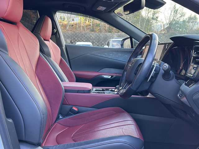 レクサス ＲＸ 350 Fスポーツ 京都府 2023(令5)年 2.8万km ホワイトノーヴァガラスフレーク ワンオーナー/純正ナビ/・フルセグTV/BT/Miracast/バックカメラ/パノラミックビューモニター/クルーズコントロール/サンルーフ/ビルトインETC2.0/アドバンスドパーク/プリクラッシュセーフティ/BSM/PDA/車線逸脱防止装置/コーナーセンサー/アイドリングストップ/ダウンヒルアシストコントロール/4WD/メモリーパワーシート/シートヒーター/エアシート/ステアリングヒーター/ステアリングスイッチ/パドルシフト/パワーバックドア/電動パーキングブレーキ/ブレーキホールド/プッシュスタート/純正ドアバイザー/純正フロアマット/保証書＆取説/スマートキースペア