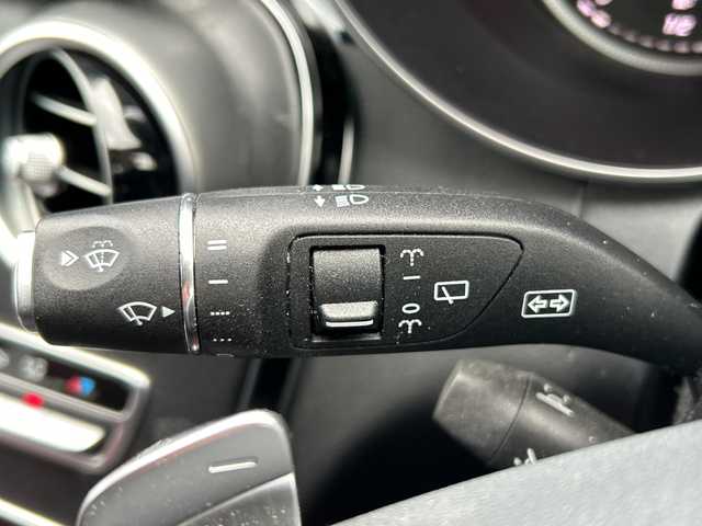 メルセデス・ベンツ Ｃ２００ ワゴン スポーツ 千葉県 2015(平27)年 6.6万km オブシディアンブラック ナビ　バックカメラ　革シート　電動リアドア　フルセグ　メモリーパワーシート　ＥＴＣ　シートヒーター　　ステアアシスト　レーンアシスト　ＢＴ　パフュームアトマイザー　USB　AMG18AW　LEDライト