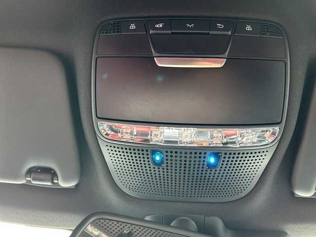 メルセデス・ベンツ Ｃ２００ ワゴン スポーツ 千葉県 2015(平27)年 6.6万km オブシディアンブラック ナビ　バックカメラ　革シート　電動リアドア　フルセグ　メモリーパワーシート　ＥＴＣ　シートヒーター　　ステアアシスト　レーンアシスト　ＢＴ　パフュームアトマイザー　USB　AMG18AW　LEDライト