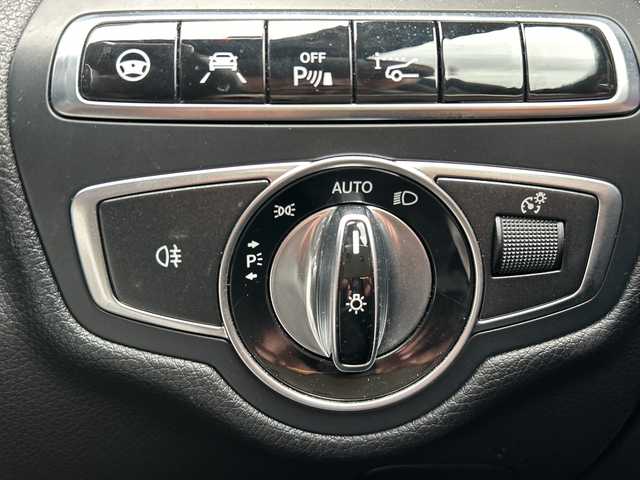 メルセデス・ベンツ Ｃ２００ ワゴン スポーツ 千葉県 2015(平27)年 6.6万km オブシディアンブラック ナビ　バックカメラ　革シート　電動リアドア　フルセグ　メモリーパワーシート　ＥＴＣ　シートヒーター　　ステアアシスト　レーンアシスト　ＢＴ　パフュームアトマイザー　USB　AMG18AW　LEDライト