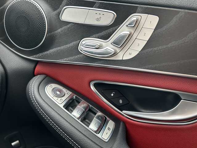 メルセデス・ベンツ Ｃ２００ ワゴン スポーツ 千葉県 2015(平27)年 6.6万km オブシディアンブラック ナビ　バックカメラ　革シート　電動リアドア　フルセグ　メモリーパワーシート　ＥＴＣ　シートヒーター　　ステアアシスト　レーンアシスト　ＢＴ　パフュームアトマイザー　USB　AMG18AW　LEDライト