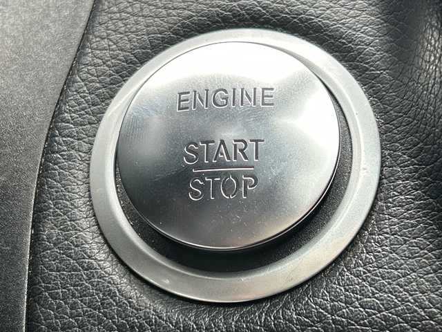 メルセデス・ベンツ Ｃ２００ ワゴン スポーツ 千葉県 2015(平27)年 6.6万km オブシディアンブラック ナビ　バックカメラ　革シート　電動リアドア　フルセグ　メモリーパワーシート　ＥＴＣ　シートヒーター　　ステアアシスト　レーンアシスト　ＢＴ　パフュームアトマイザー　USB　AMG18AW　LEDライト