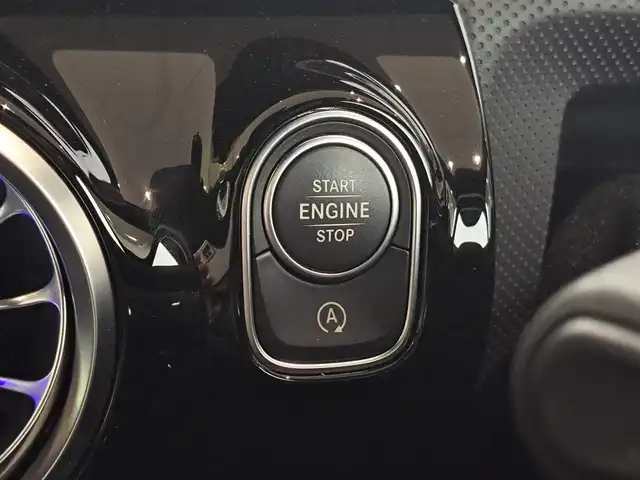 メルセデス・ベンツ ＣＬＡ１８０ AMGライン 大阪府 2020(令2)年 3.7万km マウンテングレー /禁煙車//パノラミックスライディングルーフ//レーダーセーフティパッケージ//アドバンスドパッケージ//ナビゲーションパッケージ//純正18AW//全方位カメラ【フロント/サイド/リア】//前後ドラレコ//前後コーナーセンサー//前席メモリ付きパワーシート/シートヒーター//ハーフレザーシート//Cタイプ//ETC
