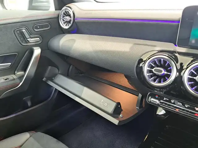メルセデス・ベンツ ＣＬＡ１８０ AMGライン 大阪府 2020(令2)年 3.7万km マウンテングレー /禁煙車//パノラミックスライディングルーフ//レーダーセーフティパッケージ//アドバンスドパッケージ//ナビゲーションパッケージ//純正18AW//全方位カメラ【フロント/サイド/リア】//前後ドラレコ//前後コーナーセンサー//前席メモリ付きパワーシート/シートヒーター//ハーフレザーシート//Cタイプ//ETC