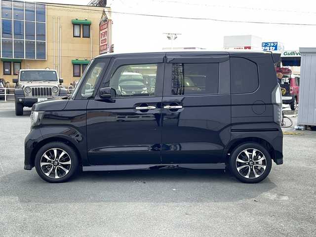 ホンダ Ｎ ＢＯＸ カスタム G L ホンダセンシング 三重県 2017(平29)年 4.6万km クリスタルブラックパール プッシュスタート/横滑り防止/衝突軽減ブレーキ/レーンキープアシスト/両側パワースライドドア/レーダークルーズコントロール/電動格納ミラー/ビルトインETC/ステアリングスイッチ/USB入力端子2か所/純正SDナビ(AM/FM/CD/DVD/TV/BT)/前後ドライブレコーダー/オートライト/スペアキー/純正フロアマット/LEDヘッドライト/取扱説明書/ナビ取扱説明書/禁煙車