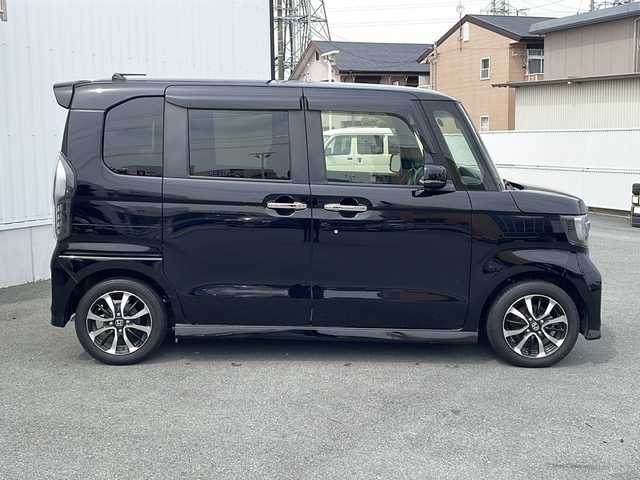 ホンダ Ｎ ＢＯＸ カスタム G L ホンダセンシング 三重県 2017(平29)年 4.6万km クリスタルブラックパール プッシュスタート/横滑り防止/衝突軽減ブレーキ/レーンキープアシスト/両側パワースライドドア/レーダークルーズコントロール/電動格納ミラー/ビルトインETC/ステアリングスイッチ/USB入力端子2か所/純正SDナビ(AM/FM/CD/DVD/TV/BT)/前後ドライブレコーダー/オートライト/スペアキー/純正フロアマット/LEDヘッドライト/取扱説明書/ナビ取扱説明書/禁煙車