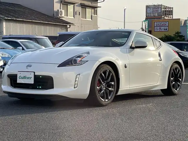 日産 フェアレディ Ｚ 広島県 2017(平29)年 1万km ブリリアントホワイトパール 登録時走行距離 9264km/ワンオーナー/レッドキャリパー/リアスポイラー/純正18インチブラックAW/ETC/HIDヘッドライト/オートライト/フォグランプ/純正フロアマット/プッシュスタート/スペアキー/オートエアコン/パドルシフト/保証書/取扱説明書