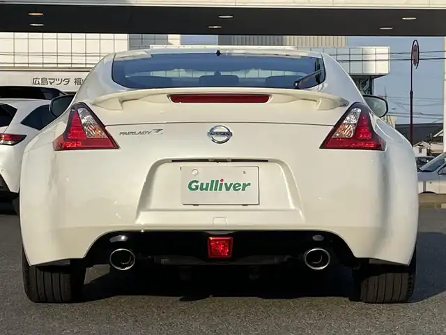 日産 フェアレディ Ｚ 広島県 2017(平29)年 1万km ブリリアントホワイトパール 登録時走行距離 9264km/ワンオーナー/レッドキャリパー/リアスポイラー/純正18インチブラックAW/ETC/HIDヘッドライト/オートライト/フォグランプ/純正フロアマット/プッシュスタート/スペアキー/オートエアコン/パドルシフト/保証書/取扱説明書