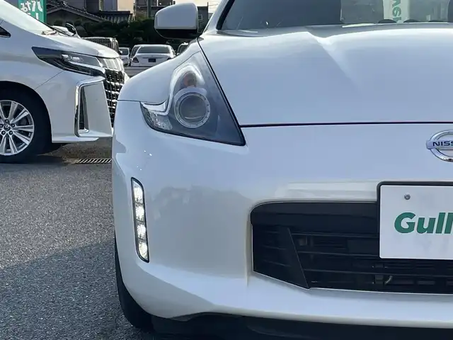 日産 フェアレディ Ｚ 広島県 2017(平29)年 1万km ブリリアントホワイトパール 登録時走行距離 9264km/ワンオーナー/レッドキャリパー/リアスポイラー/純正18インチブラックAW/ETC/HIDヘッドライト/オートライト/フォグランプ/純正フロアマット/プッシュスタート/スペアキー/オートエアコン/パドルシフト/保証書/取扱説明書