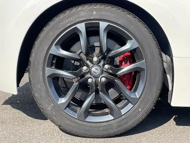 日産 フェアレディ Ｚ 広島県 2017(平29)年 1万km ブリリアントホワイトパール 登録時走行距離 9264km/ワンオーナー/レッドキャリパー/リアスポイラー/純正18インチブラックAW/ETC/HIDヘッドライト/オートライト/フォグランプ/純正フロアマット/プッシュスタート/スペアキー/オートエアコン/パドルシフト/保証書/取扱説明書