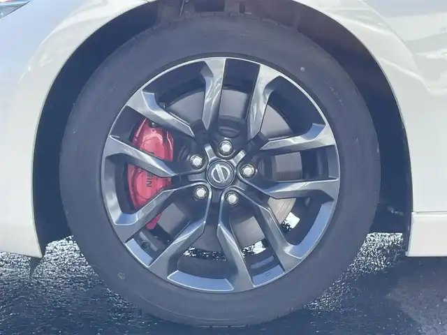 日産 フェアレディ Ｚ 広島県 2017(平29)年 1万km ブリリアントホワイトパール 登録時走行距離 9264km/ワンオーナー/レッドキャリパー/リアスポイラー/純正18インチブラックAW/ETC/HIDヘッドライト/オートライト/フォグランプ/純正フロアマット/プッシュスタート/スペアキー/オートエアコン/パドルシフト/保証書/取扱説明書