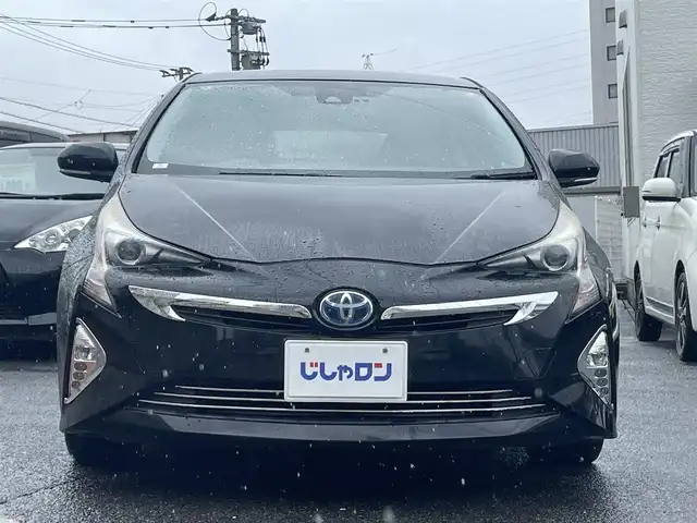 トヨタ プリウス S 福岡県 2015(平27)年 11.1万km アティチュードブラックマイカ (株)IDOMが運営する【じしゃロン八幡西店】の自社ローン専用車両になります。こちらは現金またはオートローンご利用時の価格です。自社ローンご希望の方は別途その旨お申付けください。/トヨタ純正ナビ（DSZT-YC4T）/・フルセグTV/・DVD/・CD/・BLUETOOTH/・バックカメラ/ビルトインETc/Kenwoodドライブレコーダー/（DRV‐MR740）/レーンアシスト/横滑り防止機能/クルーズコントロール/オートライト/オートハイビーム/オールオートウインドウ/ISOFIX/ドアバイザー/プッシュスタート/社外ホイール