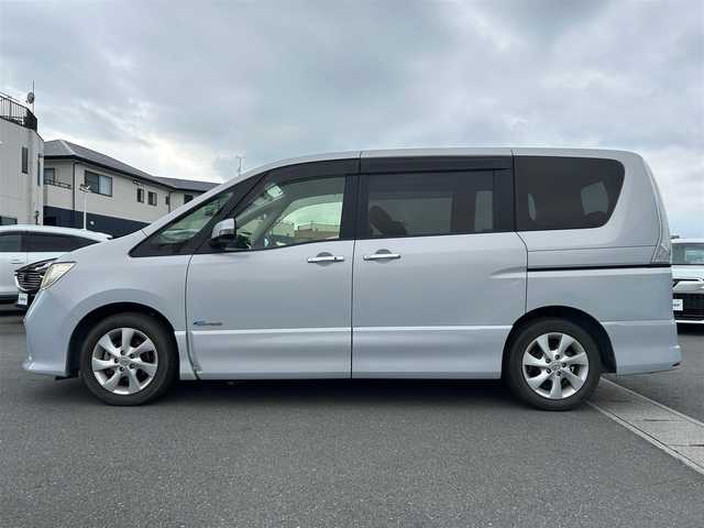 日産 セレナ ハイウェイスター Sハイブリッド 静岡県 2012(平24)年 13.9万km エターナルスノーホワイト 純正ＳＤナビ（Ｂｌｕｅｔｏｏｔｈ，ＣＤ，ＤＶＤ，フルセグＴＶ）/フリップダウンモニター/バックカメラ/前後コーナーセンサー/ＨＩＤヘッドライト/クルーズコントロール/スマートキー/純正アルミホイール/プッシュスタート/パワーステアリング/パワーウインドウ/パーキングアシスト/スペアキー/３列シート/純正フロアマット/片側パワースライドドア/ABS/横滑り防止装置/盗難防止装置/オートライト/ダブルエアバッグ