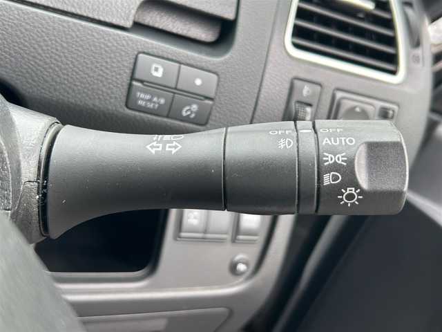 日産 セレナ ハイウェイスター Sハイブリッド 静岡県 2012(平24)年 13.9万km エターナルスノーホワイト 純正ＳＤナビ（Ｂｌｕｅｔｏｏｔｈ，ＣＤ，ＤＶＤ，フルセグＴＶ）/フリップダウンモニター/バックカメラ/前後コーナーセンサー/ＨＩＤヘッドライト/クルーズコントロール/スマートキー/純正アルミホイール/プッシュスタート/パワーステアリング/パワーウインドウ/パーキングアシスト/スペアキー/３列シート/純正フロアマット/片側パワースライドドア/ABS/横滑り防止装置/盗難防止装置/オートライト/ダブルエアバッグ