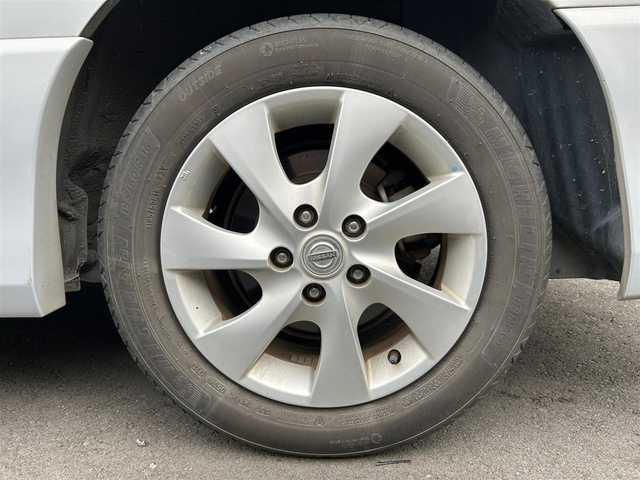 日産 セレナ ハイウェイスター Sハイブリッド 静岡県 2012(平24)年 13.9万km エターナルスノーホワイト 純正ＳＤナビ（Ｂｌｕｅｔｏｏｔｈ，ＣＤ，ＤＶＤ，フルセグＴＶ）/フリップダウンモニター/バックカメラ/前後コーナーセンサー/ＨＩＤヘッドライト/クルーズコントロール/スマートキー/純正アルミホイール/プッシュスタート/パワーステアリング/パワーウインドウ/パーキングアシスト/スペアキー/３列シート/純正フロアマット/片側パワースライドドア/ABS/横滑り防止装置/盗難防止装置/オートライト/ダブルエアバッグ