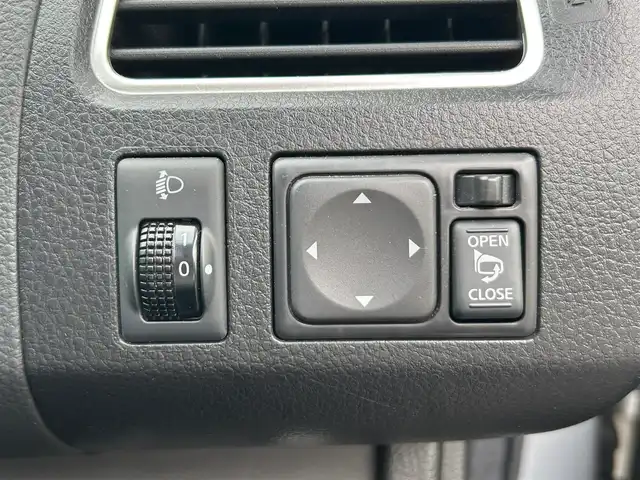 日産 セレナ ハイウェイスター Sハイブリッド 静岡県 2012(平24)年 13.9万km エターナルスノーホワイト 純正ＳＤナビ（Ｂｌｕｅｔｏｏｔｈ，ＣＤ，ＤＶＤ，フルセグＴＶ）/フリップダウンモニター/バックカメラ/前後コーナーセンサー/ＨＩＤヘッドライト/クルーズコントロール/スマートキー/純正アルミホイール/プッシュスタート/パワーステアリング/パワーウインドウ/パーキングアシスト/スペアキー/３列シート/純正フロアマット/片側パワースライドドア/ABS/横滑り防止装置/盗難防止装置/オートライト/ダブルエアバッグ