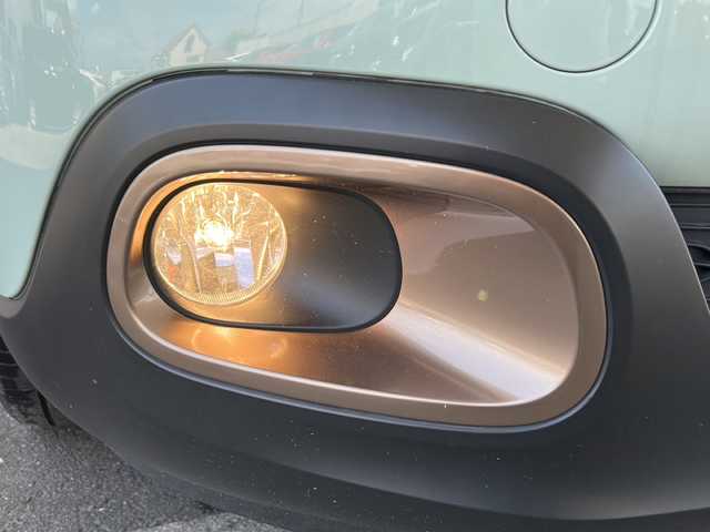 シトロエン Ｃ３ シャイン 京都府 2020(令2)年 2万km 緑／白 純正ディスプレイオーディオ/ＢＳＭ　/衝突被害軽減ブレーキ　/バックカメラ　/Bluetooth/iPod/USB/後方コーナーセンサー/横滑り防止/レーンキープアシスト/オートライト　/ターボ　/２トーン　/クルーズコントロール/スマートキー　/ハーフレザー　/前方社外ドラレコ/（CS-360FH)　/純正ＡＷ１６インチ　/ウインカーミラー　/ETC/Wサイドエアバッグ/カーテンエアバッグ