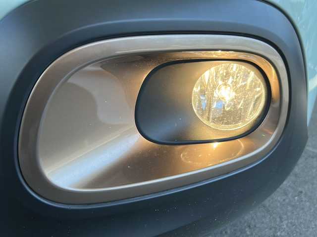 シトロエン Ｃ３ シャイン 京都府 2020(令2)年 2万km 緑／白 純正ディスプレイオーディオ/ＢＳＭ　/衝突被害軽減ブレーキ　/バックカメラ　/Bluetooth/iPod/USB/後方コーナーセンサー/横滑り防止/レーンキープアシスト/オートライト　/ターボ　/２トーン　/クルーズコントロール/スマートキー　/ハーフレザー　/前方社外ドラレコ/（CS-360FH)　/純正ＡＷ１６インチ　/ウインカーミラー　/ETC/Wサイドエアバッグ/カーテンエアバッグ