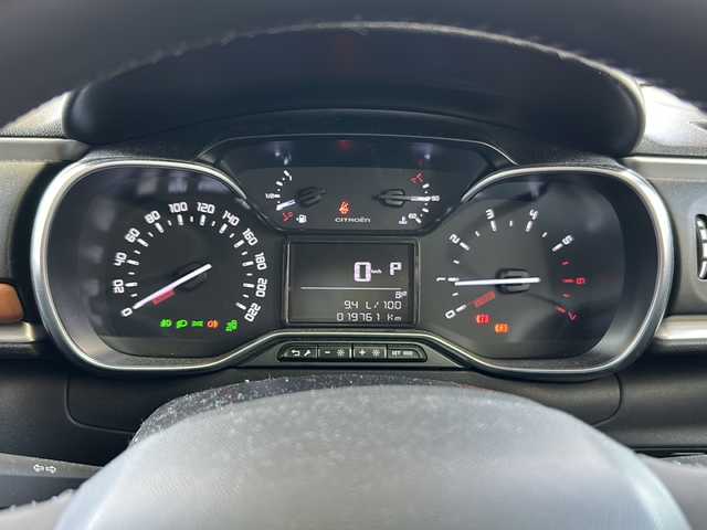 シトロエン Ｃ３ シャイン 京都府 2020(令2)年 2万km 緑／白 純正ディスプレイオーディオ/ＢＳＭ　/衝突被害軽減ブレーキ　/バックカメラ　/Bluetooth/iPod/USB/後方コーナーセンサー/横滑り防止/レーンキープアシスト/オートライト　/ターボ　/２トーン　/クルーズコントロール/スマートキー　/ハーフレザー　/前方社外ドラレコ/（CS-360FH)　/純正ＡＷ１６インチ　/ウインカーミラー　/ETC/Wサイドエアバッグ/カーテンエアバッグ
