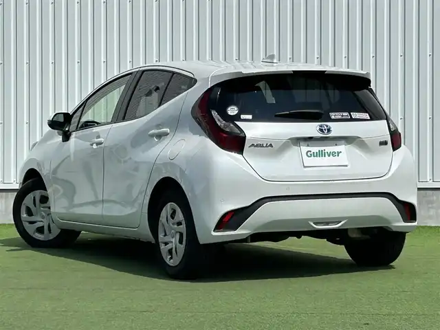 トヨタ アクア G 香川県 2022(令4)年 4.3万km プラチナホワイトパールマイカ 登録時走行距離42551km/純正ディスプレイオーディオナビ/クルーズコントロール/バックカメラ/ETC/ドライブレコーダー/純正フロアマット/LEDヘッドライト/コーナーセンサー/横滑り防止/W+サイドエアバック/プッシュスタート/取扱説明書/保証書