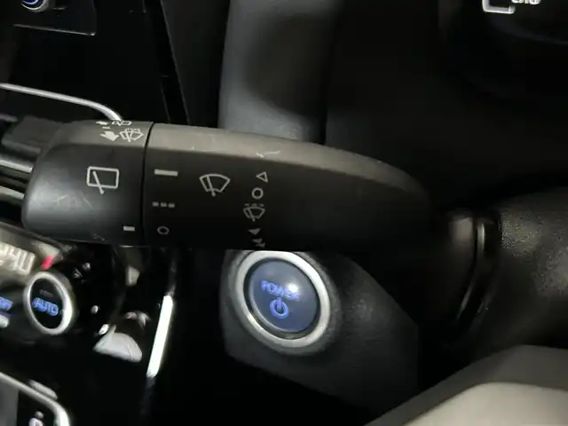 トヨタ アクア G 香川県 2022(令4)年 4.3万km プラチナホワイトパールマイカ 登録時走行距離42551km/純正ディスプレイオーディオナビ/クルーズコントロール/バックカメラ/ETC/ドライブレコーダー/純正フロアマット/LEDヘッドライト/コーナーセンサー/横滑り防止/W+サイドエアバック/プッシュスタート/取扱説明書/保証書