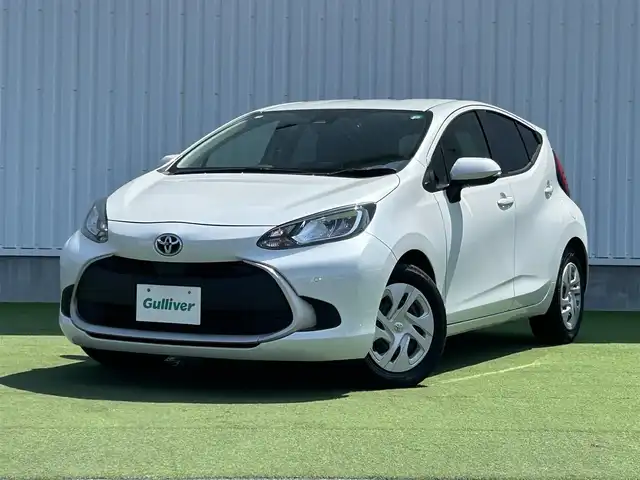 トヨタ アクア G 香川県 2022(令4)年 4.3万km プラチナホワイトパールマイカ 登録時走行距離42551km/純正ディスプレイオーディオナビ/クルーズコントロール/バックカメラ/ETC/ドライブレコーダー/純正フロアマット/LEDヘッドライト/コーナーセンサー/横滑り防止/W+サイドエアバック/プッシュスタート/取扱説明書/保証書