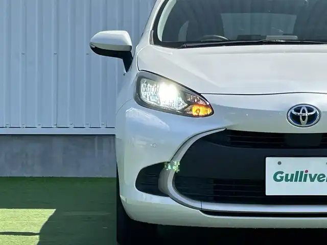 トヨタ アクア G 香川県 2022(令4)年 4.3万km プラチナホワイトパールマイカ 登録時走行距離42551km/純正ディスプレイオーディオナビ/クルーズコントロール/バックカメラ/ETC/ドライブレコーダー/純正フロアマット/LEDヘッドライト/コーナーセンサー/横滑り防止/W+サイドエアバック/プッシュスタート/取扱説明書/保証書
