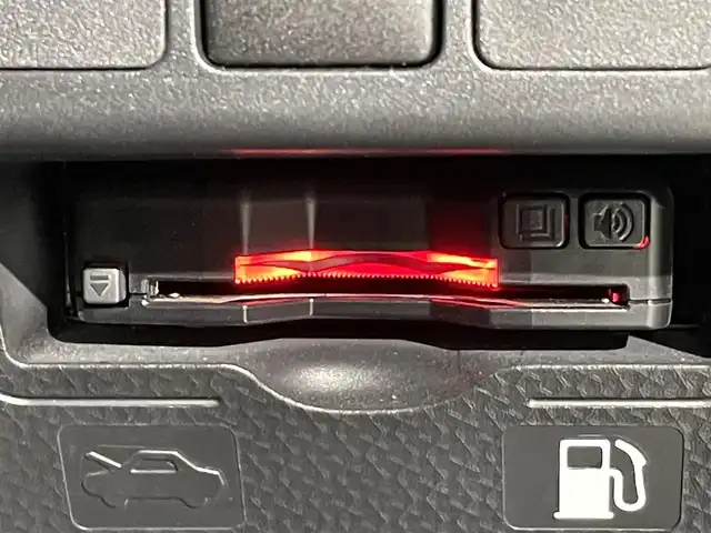 トヨタ ルーミー カスタムG－T 愛知県 2021(令3)年 2万km パールホワイトⅢ 純正９インチディスプレイオーディオ/パノラミックビューモニター/両側パワースライドドア/スマートアシストIII/衝突軽減ブレーキ/レーダークルーズコントロール/クリアランスソナー/車線逸脱警報/電動パーキングブレーキ/ブレーキホールド/シートヒーター/前後ドライブレコーダー/ビルトインＥＴＣ/USB入力端子/アクセサリーソケット/アイドリングストップ/純正15インチアルミホイール