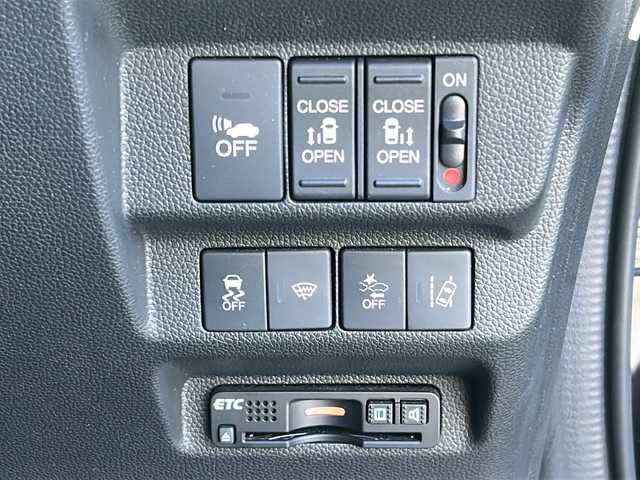 ホンダ フリード ハイブリット EX 広島県 2019(平31)年 4.5万km プレミアムスパークルブラックパール 禁煙車/ワンオーナー/ホンダセンシング/・衝突軽減ブレーキ〈CMBS〉/・誤発進抑制機能/・ACC〈アダプティブ・クルーズ・コントロール〉/・LKAS〈車線維持支援システム〉/・行者事故低減ステアリング/・路外逸脱抑制機能/・先行車発進お知らせ機能/・標識認識機能/Cパッケージ/Sパッケージ/・本革巻ステアリングホイール/・コンビシート&専用インテリア/・15インチアルミホイール/・シートバックアッパーポケット/コンフォートビューパッケージ/純正ナビ(VXM-194VFi)/・フルセグTV/CD/DVD/Bluetooth/SD/バックカメラ/両側パワースライドドア/ステアリングスイッチ/オートライト/LEDヘッドライト＋アクティブコーナリングライト/ハーフレザー/シートヒーター/スマートキー/プッシュスタート/スペアキー/前、後ドライブレコーダー/ETC/純正ドアバイザー/W+サイド+カーテンエアバック