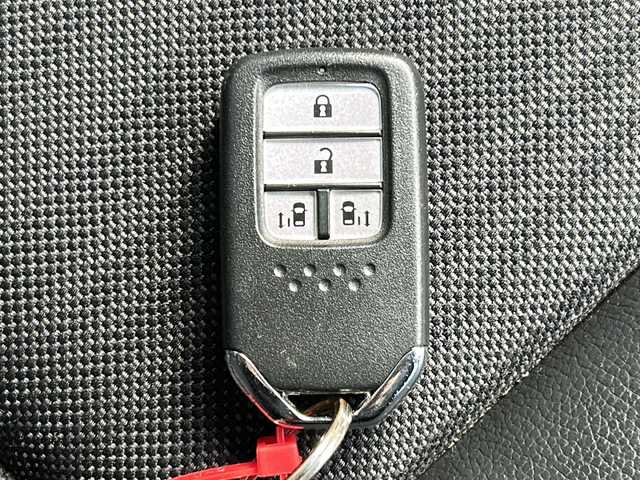 ホンダ フリード ハイブリット EX 広島県 2019(平31)年 4.5万km プレミアムスパークルブラックパール 禁煙車/ワンオーナー/ホンダセンシング/・衝突軽減ブレーキ〈CMBS〉/・誤発進抑制機能/・ACC〈アダプティブ・クルーズ・コントロール〉/・LKAS〈車線維持支援システム〉/・行者事故低減ステアリング/・路外逸脱抑制機能/・先行車発進お知らせ機能/・標識認識機能/Cパッケージ/Sパッケージ/・本革巻ステアリングホイール/・コンビシート&専用インテリア/・15インチアルミホイール/・シートバックアッパーポケット/コンフォートビューパッケージ/純正ナビ(VXM-194VFi)/・フルセグTV/CD/DVD/Bluetooth/SD/バックカメラ/両側パワースライドドア/ステアリングスイッチ/オートライト/LEDヘッドライト＋アクティブコーナリングライト/ハーフレザー/シートヒーター/スマートキー/プッシュスタート/スペアキー/前、後ドライブレコーダー/ETC/純正ドアバイザー/W+サイド+カーテンエアバック