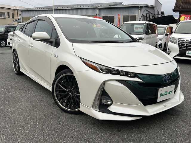 トヨタ プリウス ＰＨＶ S ナビパッケージ 埼玉県 2017(平29)年 5.9万km ホワイトパールクリスタルシャイン TRDエアロ/社外アルミホイール19インチ/プッシュスタート/メモリナビ/フルセグTV/バックカメラ/クルーズコントロール/レーンキープアシスト/ETC2.0/シートヒーター/ステアリングヒーター/本革巻きステアリング/Bluetooth有/オートライト/充電ケーブル有/衝突安全ボディー/盗難防止システム/ブレーキアシスト/運転席エアバッグ	/助手席エアバッグ	/サイドエアバッグ/AC100V　1500W