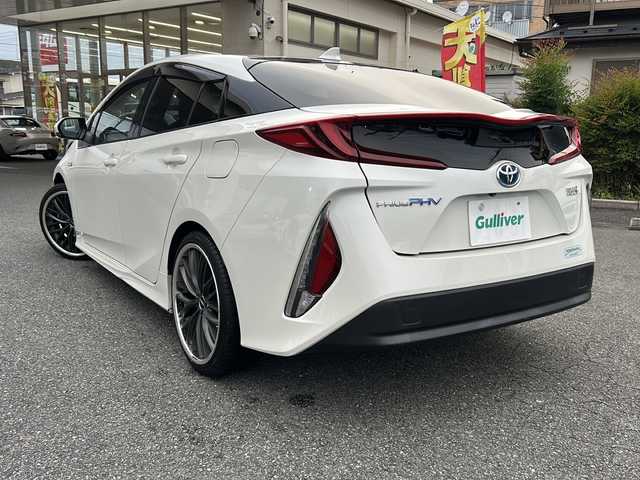 トヨタ プリウス ＰＨＶ S ナビパッケージ 埼玉県 2017(平29)年 5.9万km ホワイトパールクリスタルシャイン TRDエアロ/社外アルミホイール19インチ/プッシュスタート/メモリナビ/フルセグTV/バックカメラ/クルーズコントロール/レーンキープアシスト/ETC2.0/シートヒーター/ステアリングヒーター/本革巻きステアリング/Bluetooth有/オートライト/充電ケーブル有/衝突安全ボディー/盗難防止システム/ブレーキアシスト/運転席エアバッグ	/助手席エアバッグ	/サイドエアバッグ/AC100V　1500W
