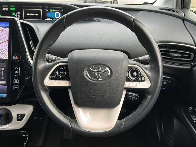 トヨタ プリウス ＰＨＶ S ナビパッケージ 埼玉県 2017(平29)年 5.9万km ホワイトパールクリスタルシャイン TRDエアロ/社外アルミホイール19インチ/プッシュスタート/メモリナビ/フルセグTV/バックカメラ/クルーズコントロール/レーンキープアシスト/ETC2.0/シートヒーター/ステアリングヒーター/本革巻きステアリング/Bluetooth有/オートライト/充電ケーブル有/衝突安全ボディー/盗難防止システム/ブレーキアシスト/運転席エアバッグ	/助手席エアバッグ	/サイドエアバッグ/AC100V　1500W