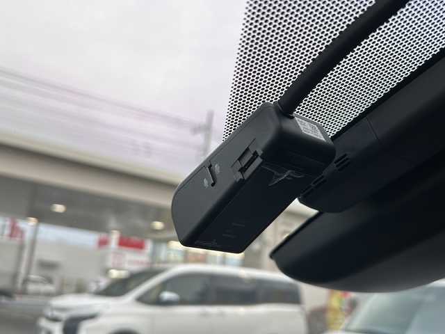 トヨタ プリウス ＰＨＶ S ナビパッケージ 埼玉県 2017(平29)年 5.9万km ホワイトパールクリスタルシャイン TRDエアロ/社外アルミホイール19インチ/プッシュスタート/メモリナビ/フルセグTV/バックカメラ/クルーズコントロール/レーンキープアシスト/ETC2.0/シートヒーター/ステアリングヒーター/本革巻きステアリング/Bluetooth有/オートライト/充電ケーブル有/衝突安全ボディー/盗難防止システム/ブレーキアシスト/運転席エアバッグ	/助手席エアバッグ	/サイドエアバッグ/AC100V　1500W