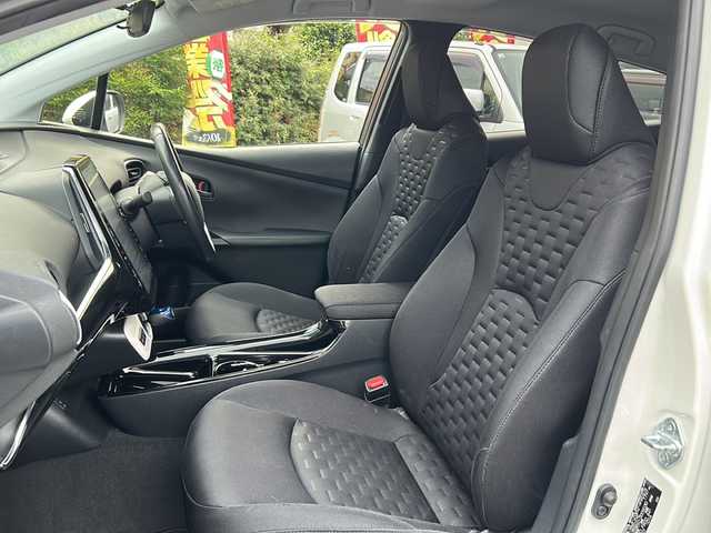 トヨタ プリウス ＰＨＶ S ナビパッケージ 埼玉県 2017(平29)年 5.9万km ホワイトパールクリスタルシャイン TRDエアロ/社外アルミホイール19インチ/プッシュスタート/メモリナビ/フルセグTV/バックカメラ/クルーズコントロール/レーンキープアシスト/ETC2.0/シートヒーター/ステアリングヒーター/本革巻きステアリング/Bluetooth有/オートライト/充電ケーブル有/衝突安全ボディー/盗難防止システム/ブレーキアシスト/運転席エアバッグ	/助手席エアバッグ	/サイドエアバッグ/AC100V　1500W