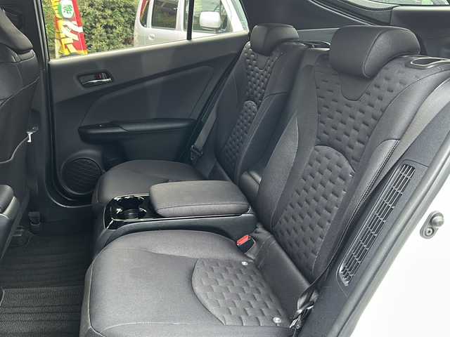 トヨタ プリウス ＰＨＶ S ナビパッケージ 埼玉県 2017(平29)年 5.9万km ホワイトパールクリスタルシャイン TRDエアロ/社外アルミホイール19インチ/プッシュスタート/メモリナビ/フルセグTV/バックカメラ/クルーズコントロール/レーンキープアシスト/ETC2.0/シートヒーター/ステアリングヒーター/本革巻きステアリング/Bluetooth有/オートライト/充電ケーブル有/衝突安全ボディー/盗難防止システム/ブレーキアシスト/運転席エアバッグ	/助手席エアバッグ	/サイドエアバッグ/AC100V　1500W