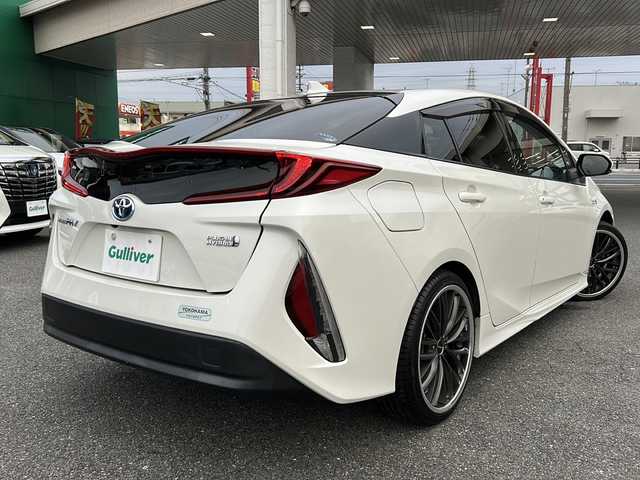 トヨタ プリウス ＰＨＶ S ナビパッケージ 埼玉県 2017(平29)年 5.9万km ホワイトパールクリスタルシャイン TRDエアロ/社外アルミホイール19インチ/プッシュスタート/メモリナビ/フルセグTV/バックカメラ/クルーズコントロール/レーンキープアシスト/ETC2.0/シートヒーター/ステアリングヒーター/本革巻きステアリング/Bluetooth有/オートライト/充電ケーブル有/衝突安全ボディー/盗難防止システム/ブレーキアシスト/運転席エアバッグ	/助手席エアバッグ	/サイドエアバッグ/AC100V　1500W