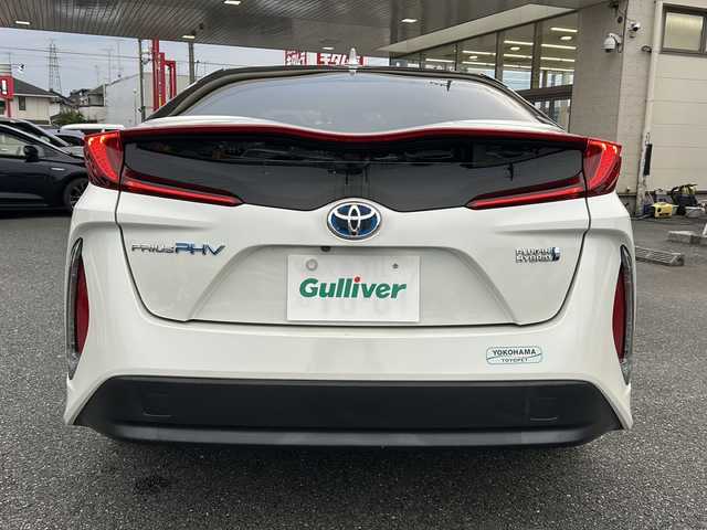 トヨタ プリウス ＰＨＶ S ナビパッケージ 埼玉県 2017(平29)年 5.9万km ホワイトパールクリスタルシャイン TRDエアロ/社外アルミホイール19インチ/プッシュスタート/メモリナビ/フルセグTV/バックカメラ/クルーズコントロール/レーンキープアシスト/ETC2.0/シートヒーター/ステアリングヒーター/本革巻きステアリング/Bluetooth有/オートライト/充電ケーブル有/衝突安全ボディー/盗難防止システム/ブレーキアシスト/運転席エアバッグ	/助手席エアバッグ	/サイドエアバッグ/AC100V　1500W