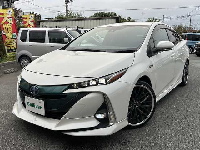トヨタ プリウス ＰＨＶ S ナビパッケージ 埼玉県 2017(平29)年 5.9万km ホワイトパールクリスタルシャイン TRDエアロ/社外アルミホイール19インチ/プッシュスタート/メモリナビ/フルセグTV/バックカメラ/クルーズコントロール/レーンキープアシスト/ETC2.0/シートヒーター/ステアリングヒーター/本革巻きステアリング/Bluetooth有/オートライト/充電ケーブル有/衝突安全ボディー/盗難防止システム/ブレーキアシスト/運転席エアバッグ	/助手席エアバッグ	/サイドエアバッグ/AC100V　1500W