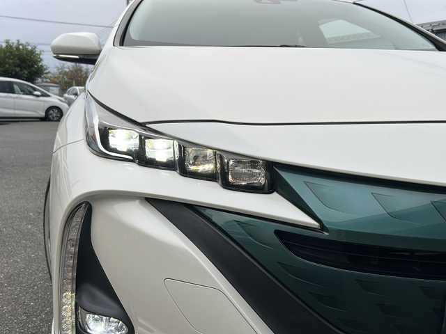トヨタ プリウス ＰＨＶ S ナビパッケージ 埼玉県 2017(平29)年 5.9万km ホワイトパールクリスタルシャイン TRDエアロ/社外アルミホイール19インチ/プッシュスタート/メモリナビ/フルセグTV/バックカメラ/クルーズコントロール/レーンキープアシスト/ETC2.0/シートヒーター/ステアリングヒーター/本革巻きステアリング/Bluetooth有/オートライト/充電ケーブル有/衝突安全ボディー/盗難防止システム/ブレーキアシスト/運転席エアバッグ	/助手席エアバッグ	/サイドエアバッグ/AC100V　1500W