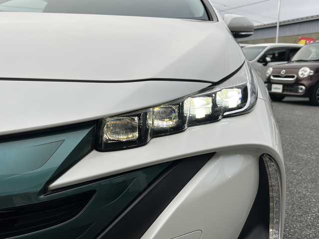 トヨタ プリウス ＰＨＶ S ナビパッケージ 埼玉県 2017(平29)年 5.9万km ホワイトパールクリスタルシャイン TRDエアロ/社外アルミホイール19インチ/プッシュスタート/メモリナビ/フルセグTV/バックカメラ/クルーズコントロール/レーンキープアシスト/ETC2.0/シートヒーター/ステアリングヒーター/本革巻きステアリング/Bluetooth有/オートライト/充電ケーブル有/衝突安全ボディー/盗難防止システム/ブレーキアシスト/運転席エアバッグ	/助手席エアバッグ	/サイドエアバッグ/AC100V　1500W