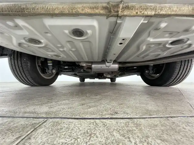 トヨタ ノア Si 千葉県 2016(平28)年 7万km ホワイトパールクリスタルシャイン 禁煙車/トヨタセーフティーセンス/　・プリクラッシュセーフティ/　・レーンディパーチャーアラート/　・オートマチックハイビーム/　・先行車発進お知らせ/純正9インチメモリナビ/　CD/DVD/BT/フルセグTV/フリップダウンモニター/両側パワースライドドア/バックカメラ/ビルトインETC/電動格納ミラー/革巻きステアリング/ステアリングスイッチ/純正フロアマット/LEDヘッドライト/純正16インチアルミホイール