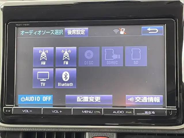 トヨタ ノア Si 千葉県 2016(平28)年 7万km ホワイトパールクリスタルシャイン 禁煙車/トヨタセーフティーセンス/　・プリクラッシュセーフティ/　・レーンディパーチャーアラート/　・オートマチックハイビーム/　・先行車発進お知らせ/純正9インチメモリナビ/　CD/DVD/BT/フルセグTV/フリップダウンモニター/両側パワースライドドア/バックカメラ/ビルトインETC/電動格納ミラー/革巻きステアリング/ステアリングスイッチ/純正フロアマット/LEDヘッドライト/純正16インチアルミホイール