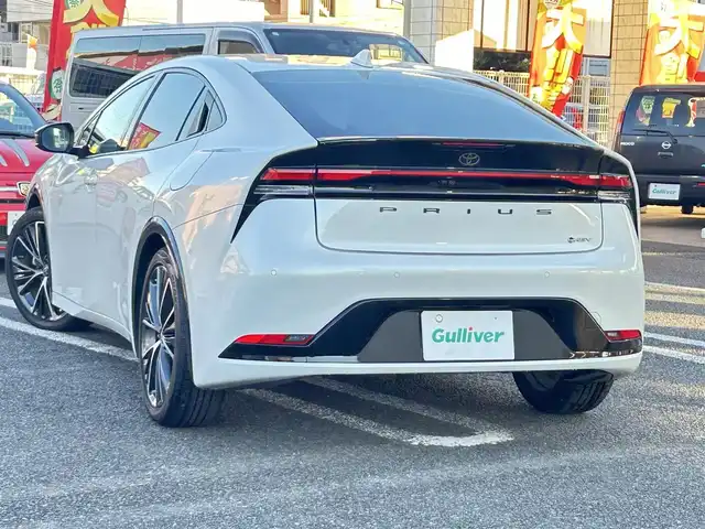 トヨタ プリウス Z 大分県 2023(令5)年 5.9万km プラチナホワイトパールマイカ 〇ワンオーナー/〇革シート/〇純正ディスプレイオーディオ（ナビ付）/　ラジオ・BT・USB/〇全方位カメラ/〇ETC/〇デジタルインナーミラー/〇ステアリングスイッチ/〇革巻きステアリング/〇ステアリングヒーター/〇オートハイビームアシスト/〇パワーバックドア/〇ヘッドライトレベライザー/〇置くだけ充電/〇シートヒーター/〇エアーシート/〇ACC/〇LKA/〇BSM/〇運転席パワーシート/〇AC100V/〇保証書/〇スペアキー